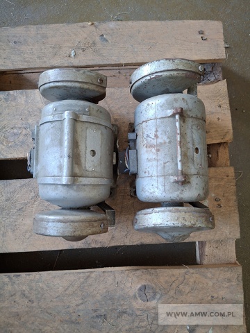 Sprzęt warsztatowy - pakiet zawierający 3 poz. asort., w tym: szlifierka stołowa 2-tarczowa SZ 120/125 - 2 szt., wiertarka stołowa kolumnowa E1516B - 1 szt., wiertarka stołowa WS-15 - 3 szt. 